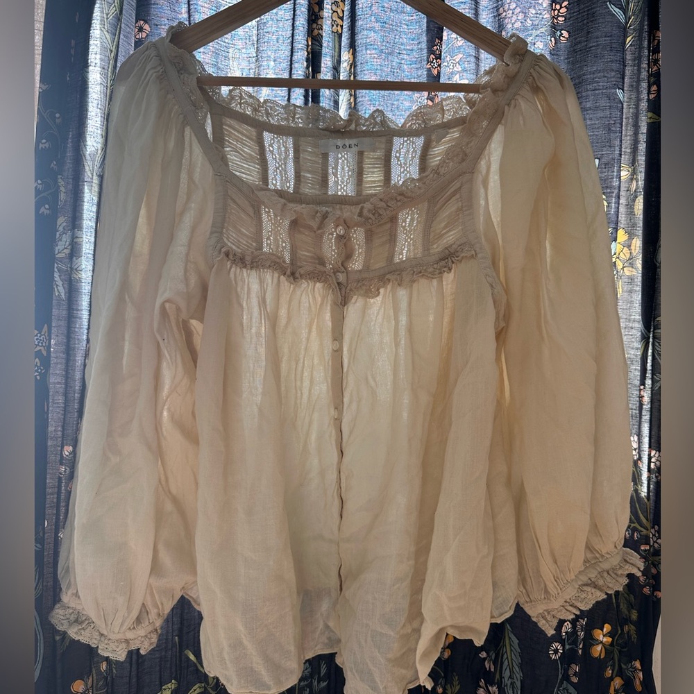 DOEN blouse gently used size small. Smoke free pet free home